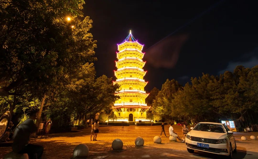 夜色撩人咱厝科山莲花塔七彩夜景美爆了你看了吗