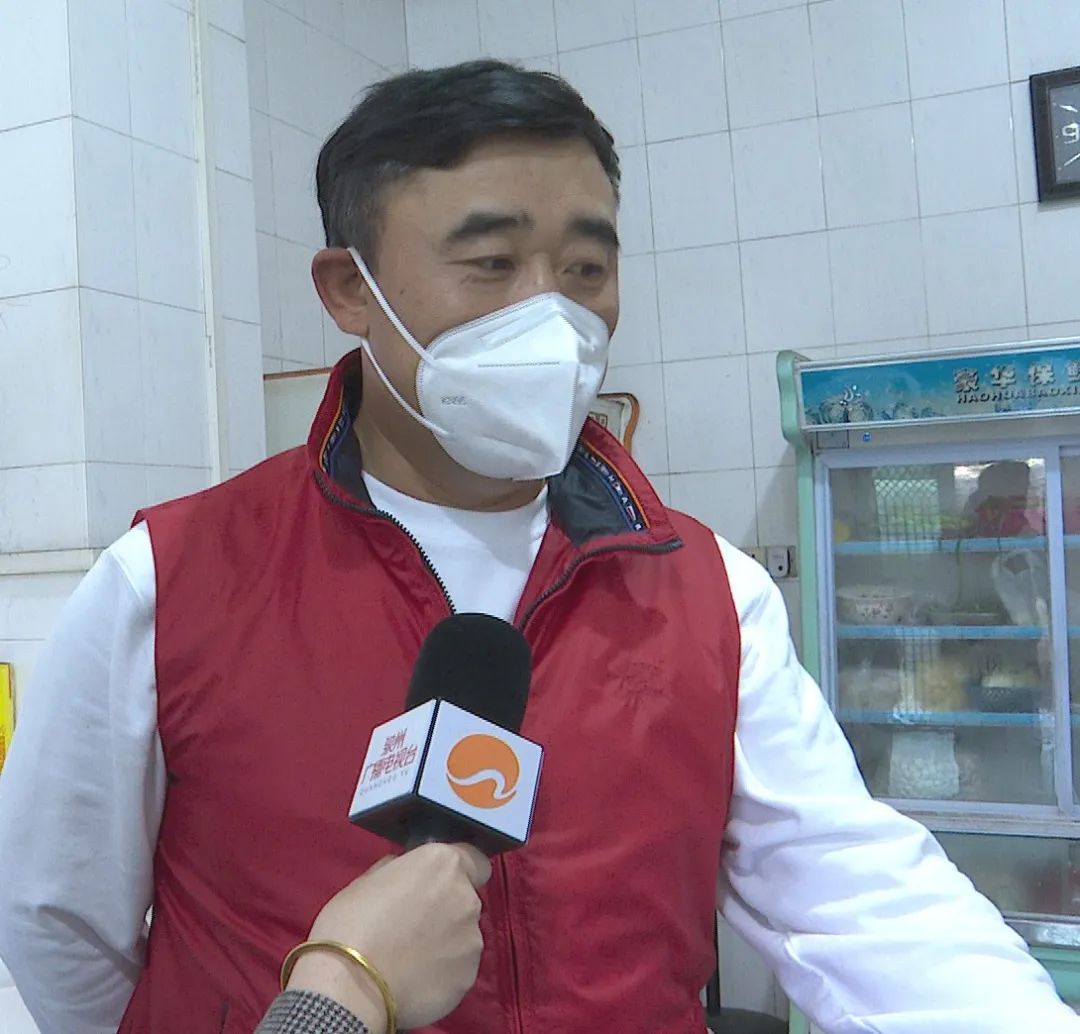 福建煌泰集团董事长骆景锋"看大家都这么辛苦,一个班下来都要8个小时